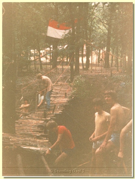 1981 Rowankamp Well Brug naar kampterrein.jpg