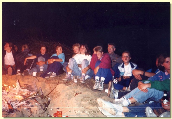 1989 Zomerkamp - Kampvuur2.JPG