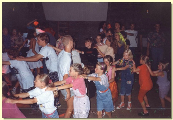 1992 Zomerkamp - Gidsen - Disco.JPG