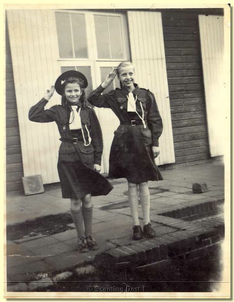 1951 Rita vd Vaart en Rina v Staveren.JPG